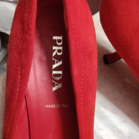 Size 7.5 Red Suede Prada Kitten Heel Pumps NEVER Worn, Pointy Toe with Buckle - Picture 4 of 6